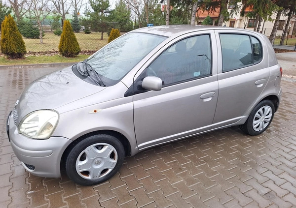 Toyota Yaris cena 7900 przebieg: 298000, rok produkcji 2005 z Brodnica małe 781